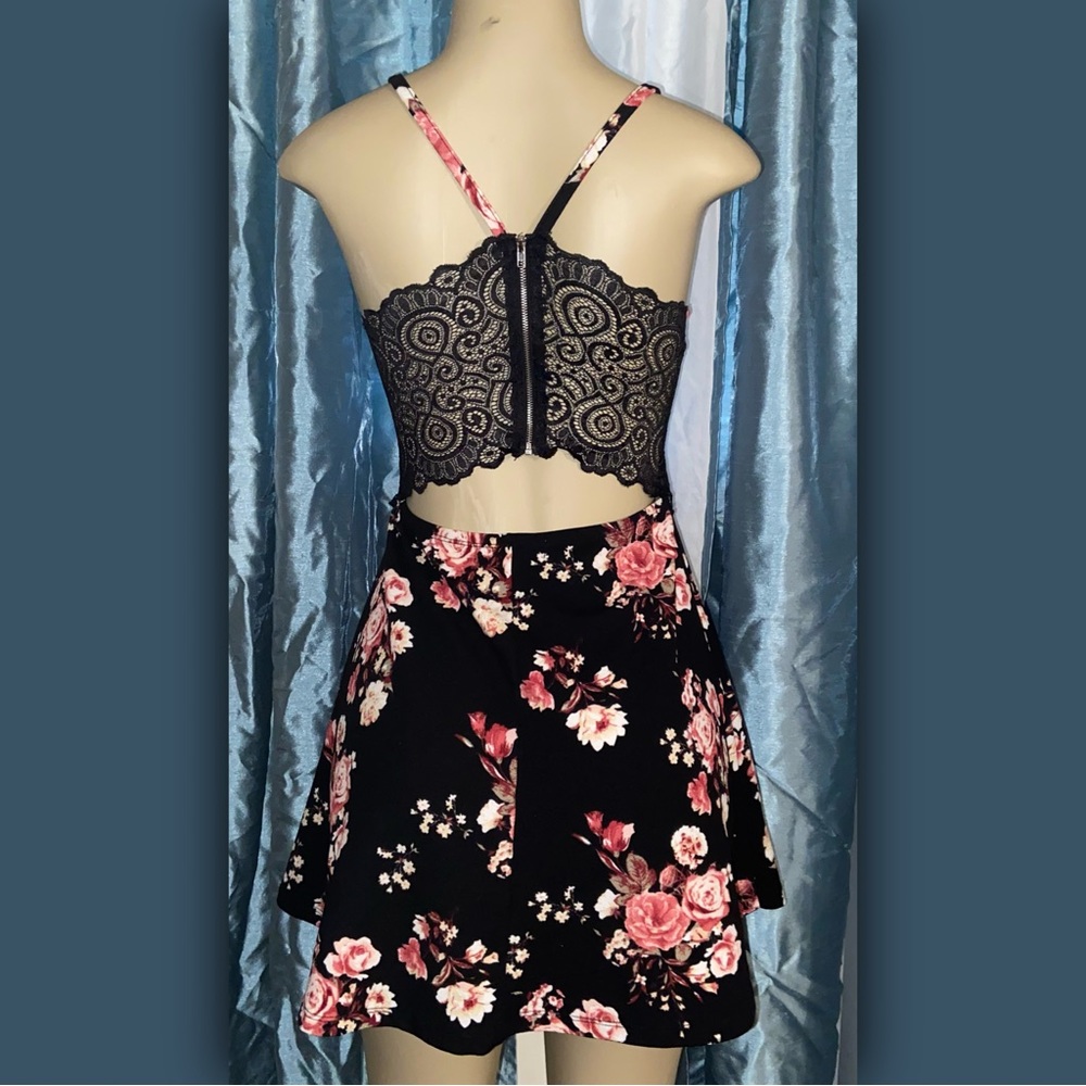 BLACK FLORAL DRESS 👗 - Picture 2 of 7